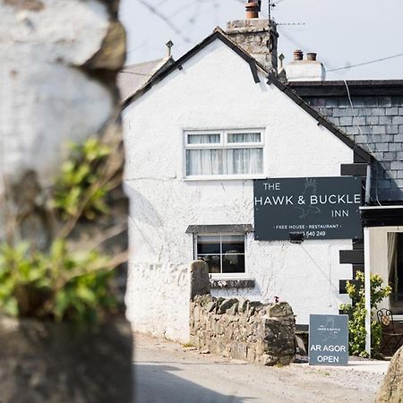 The Hawk & Buckle Inn Llannefydd Exterior photo